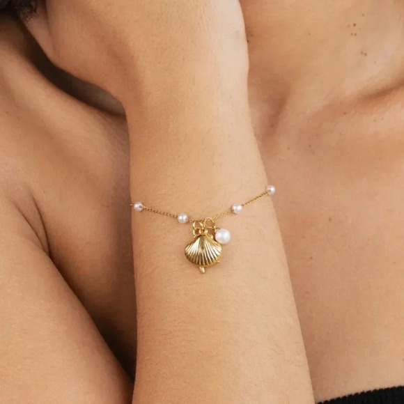 SeaShell 18K Gold Stainless Steel Waterproof Charm Bracelet - Picture 2 of 5
